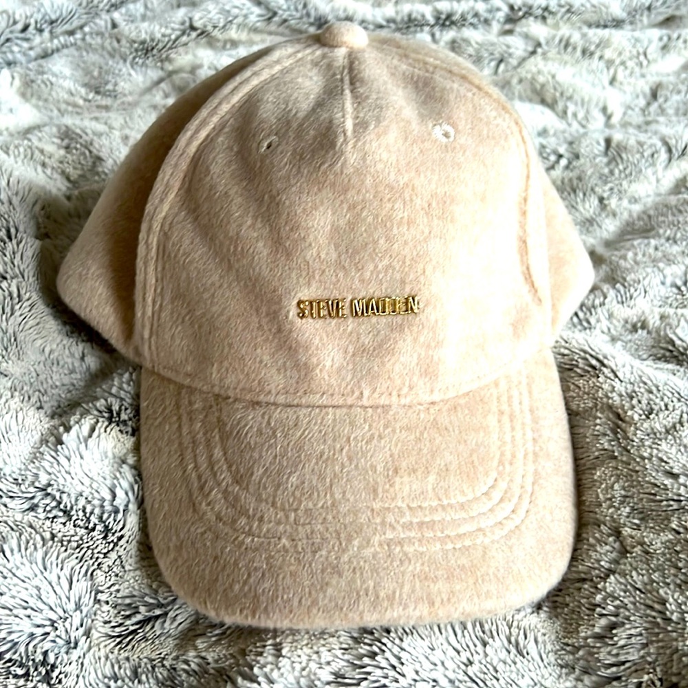 STEVE MADDEN cozy satin lined baseball cap.